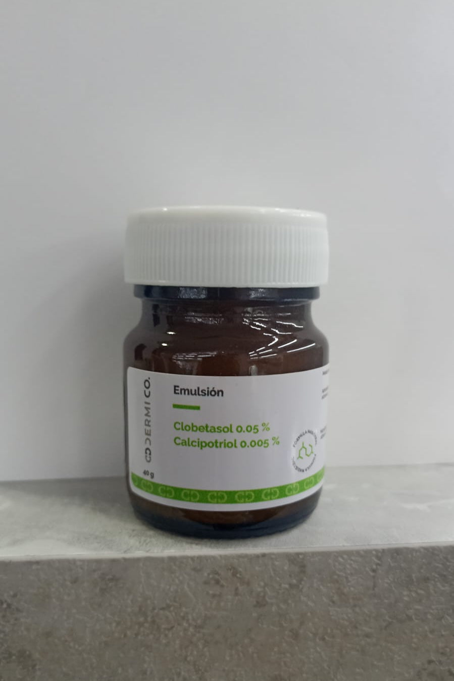 Dermi Co Emulsion Clobetasol 0.05%/Calcipotriol 0.005% 40G