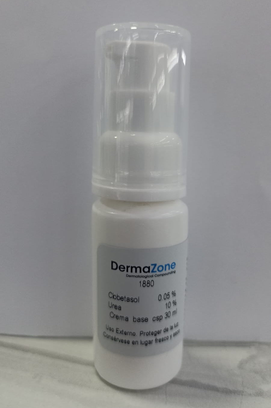 Omicron Dermazon Crema Clobetasol 0.05% / Urea 10% 30ML